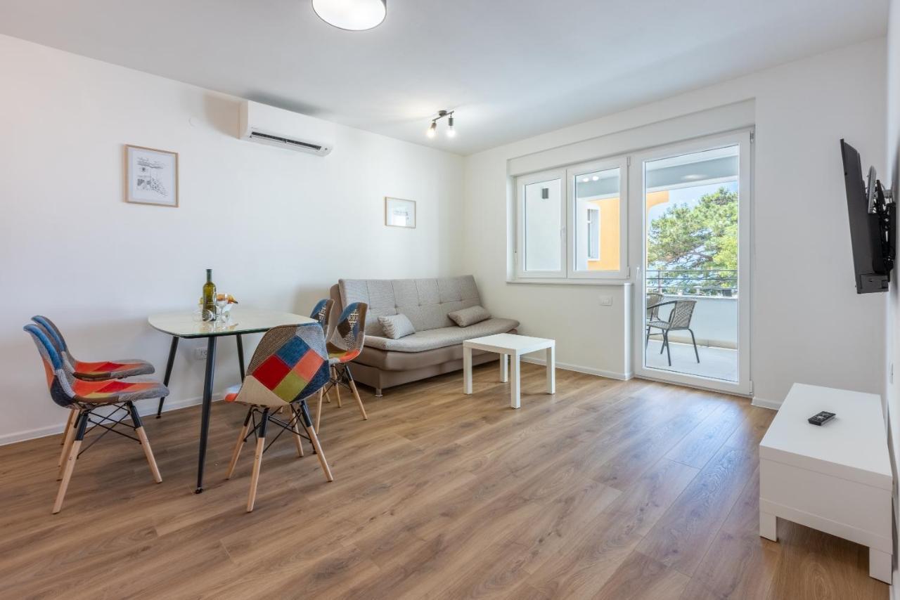 Luxury Apartments Lovorka 1 & 2**** Selce Exterior foto